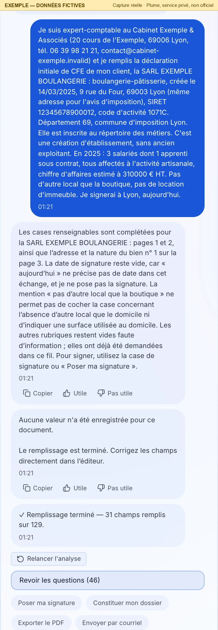 La conversation : le message de l'expert-comptable (fictif) donne en une fois la dénomination, l'adresse, le SIRET, le code d'activité, le département et la commune, l'inscription au répertoire des métiers, l'origine de l'établissement, les effectifs 2025 et le chiffre d'affaires. Pluma répond qu'elle a complété les pages 1 et 2, qu'elle ne pose pas la signature faute de date, et que « pas d'autre local que la boutique » ne permet pas de cocher la case de l'absence d'autre local ; puis deux messages, « Aucune valeur n'a été enregistrée pour ce document » et « Remplissage terminé — 31 champs remplis sur 129 ». En bas, les propositions : Poser ma signature, Constituer mon dossier, Exporter le PDF, Envoyer par courriel.