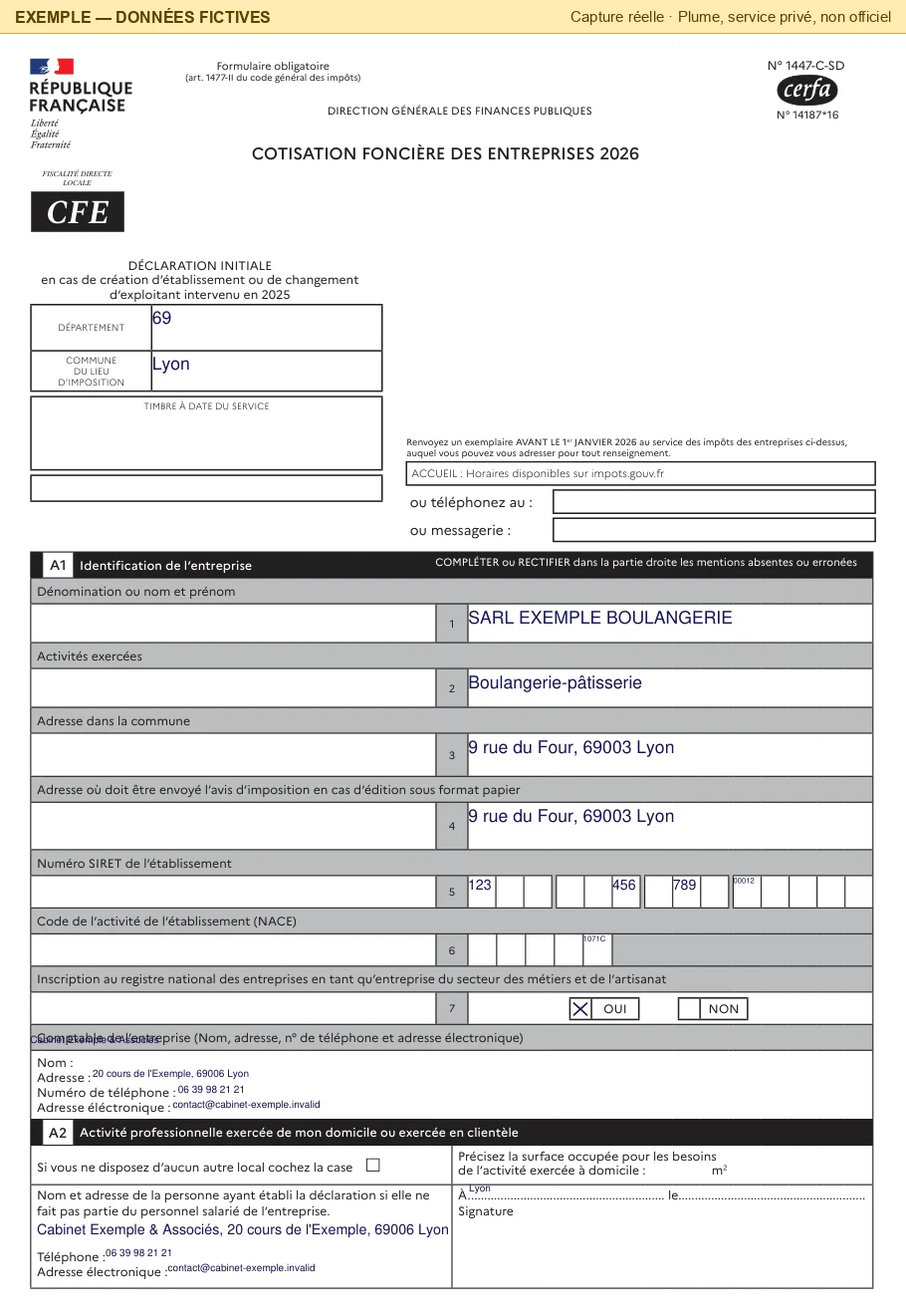 Page 1 du PDF servi par Plume : département 69 et commune Lyon, dénomination, activité, adresse, numéro SIRET en groupes de chiffres, code d'activité en petit corps, case « OUI » cochée. En bas, dans le cadre « Comptable de l'entreprise », l'adresse, le téléphone et l'adresse électronique du cabinet, et son nom qui recouvre le titre de la rubrique ; dans le cadre de la personne qui a établi la déclaration, le cabinet, son adresse, son téléphone et son courriel.